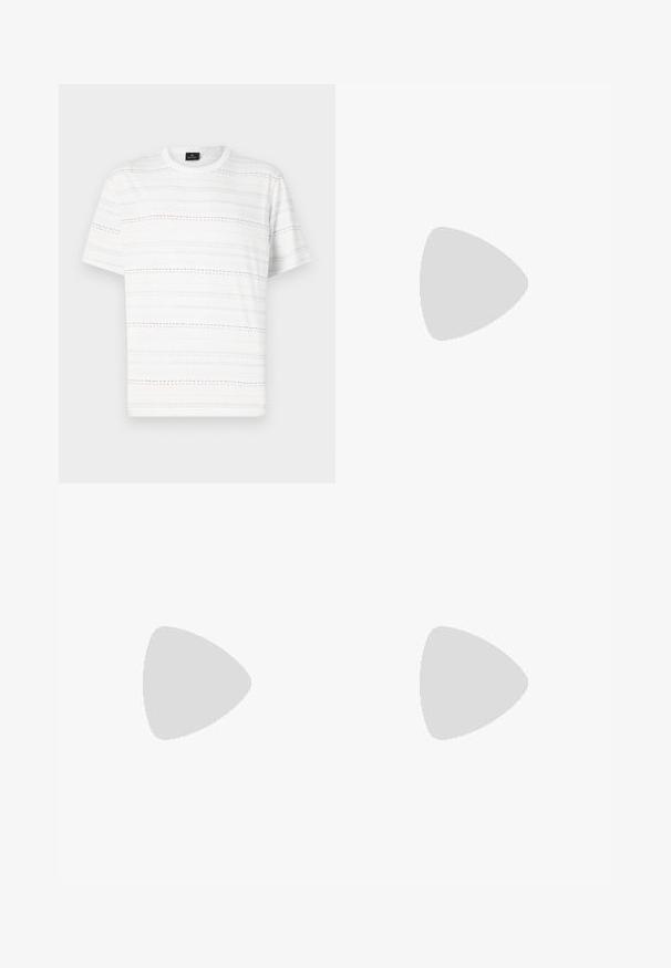 Bijela majica s kratkim rukavima, s horizontalnim isprekidanim linijama u svijetloplavoj, ružičastoj i crnoj boji. Klasični dizajn s okruglim izrezom.; Bež kratke hlače izrađene od mješavine pamuka, s prednjim nabora, zatvaranjem na gumb i prevrnutim rubovima za dodatni dizajnerski detalj.; Bijeli i bež atletski tenisice s materijalima od suède i kože. Zelena naglašena pruga, gumeni potplat i minimalno brendiranje u zlatnoj boji sa strane.; Crna kožna aktovka s dvije gornje drške, prednjim džepom i sklopivim remenom, s suptilnim brandingom na dnu.