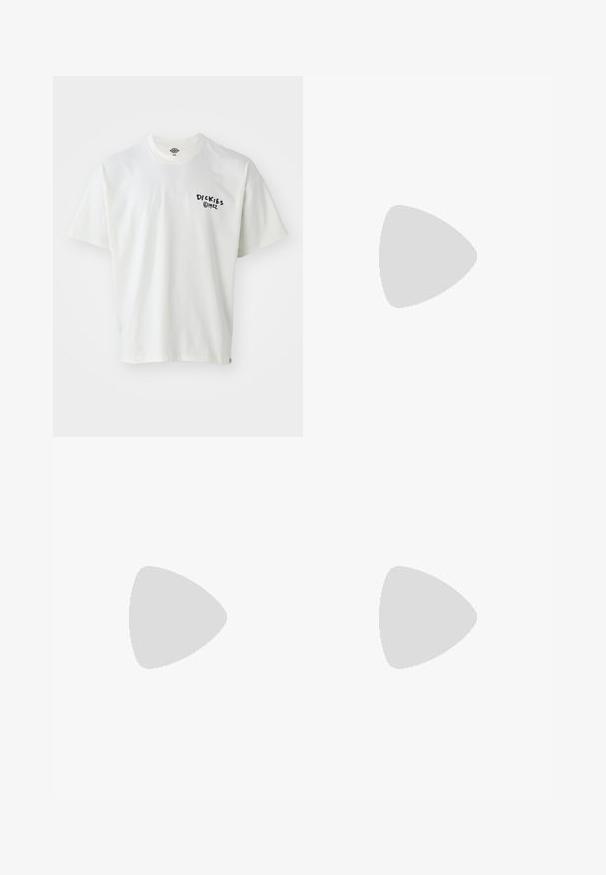 Korte mouwen witte T-shirt gemaakt van katoen met een ronde hals. Heeft een zwart bedrukte logo op de linkerborst en een klein label aan de zoom.; Marineblauwe, op maat gemaakte broek van een polyester mix. Voorzien van een knoopsluiting, zijzakken en een recht gesneden ontwerp.; Grijze en blauwe sneaker met een gestructureerde bovenkant, gemaakt van mesh en synthetische materialen, een chunky zool en een witte en beige accent.; Zwarte nylon schoudertas met ritsclosure, platte voorzak en een gestructureerde schouderband. Heeft een klein logo op de voorkant.
