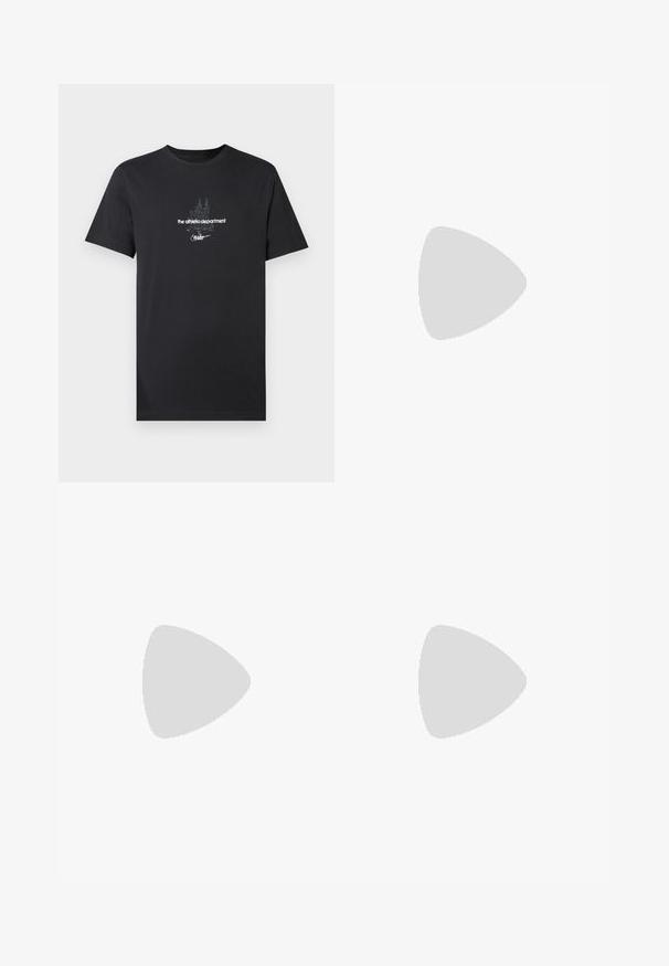 Svart bomulls-T-skjorte med hvitt grafisk design og tekst, inkludert "the athletic department" og "nike", samt korte ermer.; Mørkeblå bomullsshorts med elastisk midje og justerbar snor. Har sidelommer og en liten logo på kanten.; Svarte sportssko med teksturert stoff og gummisåler, med elastiske lisser og en blå detalj på hælen. Brukt med lyse denimbukser.; Metallbriller med oval ramme, sølvfargede kanter og klare linser. Slanke, rette armer med svarte tips, minimalistisk design.