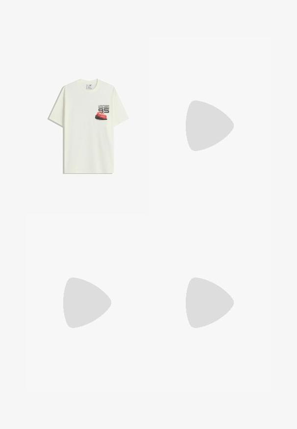 Bela kratka majica s kratkimi rokavi z majhno grafiko rdečega avtomobila Lightning McQueen in besedilom "Lightning McQueen 95" na levem prsnem delu.; Črne hlače z elastiko v pasu, vrvico za zategovanje in stranskimi žepi, z lahkotnim krojem in ravnimi nogami.; Črne usnjene loafersice s debelim profiliranim podplatom in dekorativnim pasom čez zgornji del, prikazane v levem stranskem profilu na beli podlagi.; Bela sončna očala s okroglimi okvirji in temnimi lečami. Imajo gladko plastično teksturo in majhen logo na ročaju.