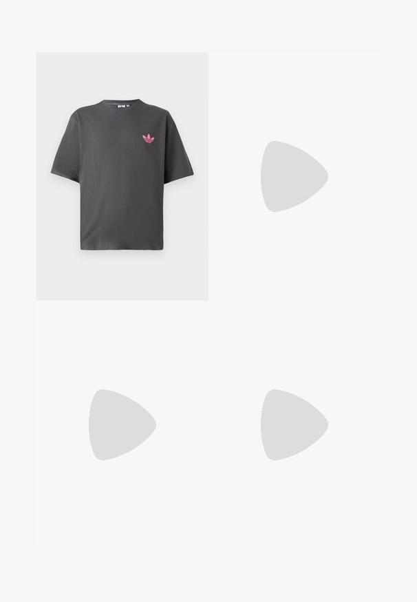 Dunkelgraues T-Shirt mit kurzen Ärmeln und einem kleinen rosa Adidas Trefoil-Logo auf der linken Brust, vor einem weißen Hintergrund präsentiert.; Schwarze High-Waist-Shorts aus dehnbarem Stoff, mit glatter Textur und einer taillierten Passform, die bis zur Mitte des Oberschenkels reicht.; Sportschuhe mit einem Obermaterial aus weißem Leder, grauer Wildleder-Zehenkappe und drei schwarzen Streifen. Sie verfügen über ein blaues Logo auf der Zunge und eine strukturierte Gummisohle.; Schwarze Umhängetasche aus strukturiertem synthetischem Material. Verfügt über ein eingeprägtes Logodesign und einen verstellbaren Riemen. Mit Reißverschluss geschlossen.