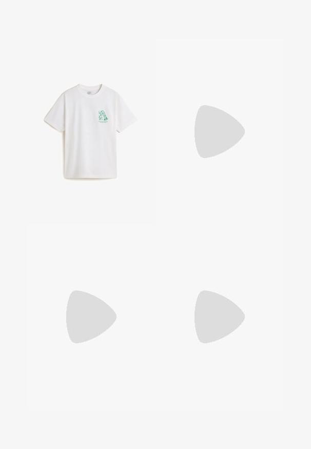 Vit bomullströja med en grön grafisk tryck. Korta ärmar, rund halsringning, med en "HELP" design och anmärkningsvärd text nedanför.; Kaki shortsen har en slät framdesign, stint midjeband med bältesöglor och två sidofickor. Tillverkade av ett lättviktsmaterial.; Svartvita sneakers med ovandel i mocka och läder, med tre vita ränder, perforerad tå och sula av gummigummi.; Svart tygaxelväska med dragkedjestängning, prydd med en vit Adidas-logga och ett randigt justerbart band för enkel bärning.