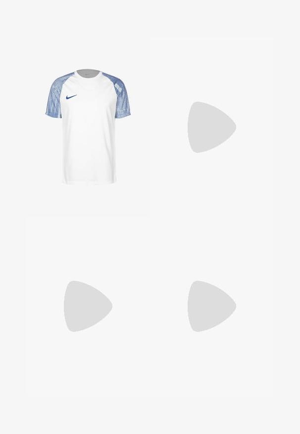 T-shirt atletica bianca con maniche corte a righe blu. Presenta un collo a giro e il logo Nike blu sul petto. Tessuto leggero.; Jeans in denim azzurro chiaro con design a gamba dritta, caratterizzati da una vita media, cinque tasche e chiusura con bottone e zip.; Steve Madden PRIVE - Sneakers basse - light grey; Collana in metallo argentato a tre strati caratterizzata da catene sottili e flessibili con una leggera lucentezza, fissata con un gancio a molla e una catena regolabile.