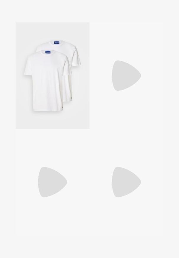 T-shirts de algodão brancos com decote redondo e mangas curtas, etiquetados com pequenas etiquetas azuis "HUGO" nos decotes e pequenos detalhes na bainha.; Calças brancas feitas de um tecido suave, com um design de perna reta, pregas frontais e um fecho de botão único na cintura.; Sandálias de couro pretas com design de tiras cruzadas, fivela ajustável, sola plana e textura suave. Vista lateral.; Óculos de sol transparentes com lentes retangulares castanhas, apresentando hastes finas e transparentes e detalhes em metal nas laterais.