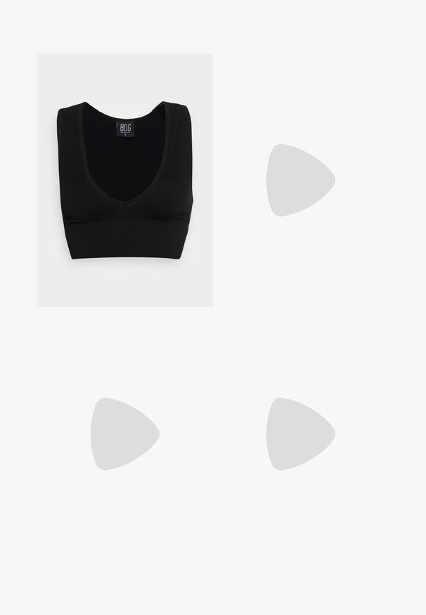 Svart ribbad crop top med breda axelband och djup V-ringning. Etiketten visar "BDG," storlek liten, med en mjuk yta och figurnära design.; Svarta och krämfärgade crossover-designshorts. Tillverkade av elastiskt material. Har hög midja med kontrasterande färgblock och en slät yta.; Vita öppna tofflor med en böjd design, låg klack, slät yta och ett subtilt sytt mönster. Brun accent vid klackens bas.; Runda, bruntonade solglasögon med en glansig bordeauxfärgad ram. Smala bågar med subtilt varumärkesdetalj. Platt linsdesign.