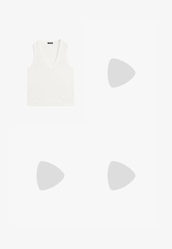 Witte mouwloze top met een diepe V-hals, gemaakt van een zachte, gladde stof. Rechte zoom en minimale details overal.; Lichtblauwe denim jeans met een rechte pijp, vijf zakken en een middelhoge taille. Heeft een vervaagde textuur en een gestikte zoom.; Bruine suède sneakers met witte accenten en veters. Rubberen gumzool. Draag met witte sokken met zwarte strepen. Groene gestructureerde vloer.;  Schildpadbril met ronde montuur, donkere lenzen en gouden logo-detailering op de achterste pootjes. Glad kunststof materiaal, zonder zichtbare patronen.