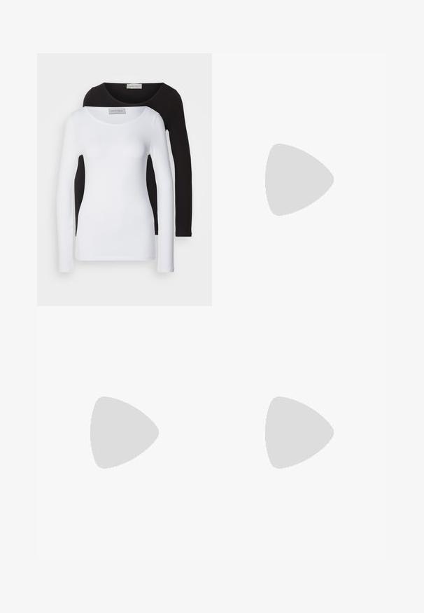 Pitkähihainen paita valkoisena ja mustana puuvillana, pyöreällä pääntiellä ja kapealla muotoilulla. Tagi näkyvissä kauluksessa.; Valkoiset leveälahkeiset housut karheasta kankaasta, joissa on korkea vyötärö, etupleatit ja näkyvät ompelusaumat.; Urheilukengät, joissa on valkoinen nahkainen päällinen, harmaa mokkanokka ja kolme mustaa raitaa. Ominaisuuksina sininen logo kielekkeessä ja kuvioitu kumipohja.; Hopea renkaankorvakoru kiiltävällä pinnalla, jossa on pieniä kultaisia yksityiskohtia ja pyöreä muoto, käytetty korvalla.