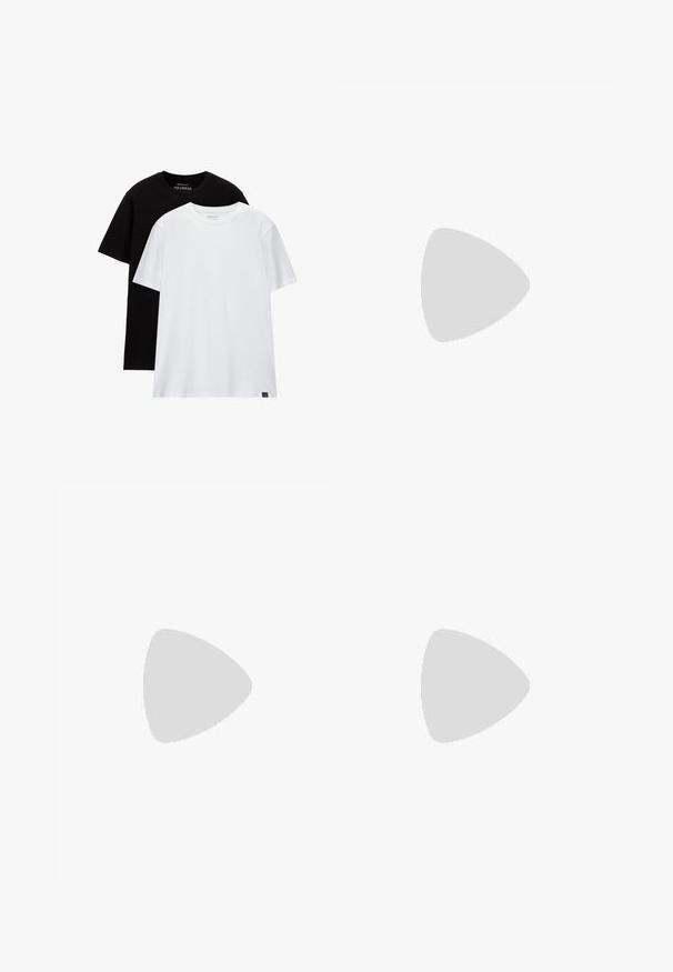 Dvě trička s regular fit, jedno černé a jedno bílé, vyrobené z bavlny. Každé má kulatý výstřih a krátké rukávy. Jednoduchý design, bez vzorů.; Světlé modré džíny vyrobené z denimu, s rovnými nohavicemi, klasickým designem pěti kapes a stříbrným kovovým kováním.; Stříbrné a černé sportovní boty s síťovanou vrstvou, polstrovanou podrážkou, šněrováním a detailem bočního značení.; Černé sluneční brýle s obdélníkovými čočkami, matný plastový rám a rovné okraje. Obsahují logo značky na vnitřní straně ramena.