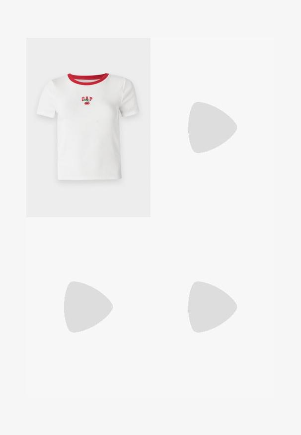 Balta īsām piedurknēm T-krekls ar sarkanu ribotu apkakli, ar izšūtu "GAP" tekstu un ķirša dizainu priekšā. Izgatavots no ribota auduma.; Gaiši zaļi kravas bikses ar platām kājām, izgatavotas no kokvilnas. Iespējamas divas sānu kabatas un pogas aizdare. Gluda tekstūra un ikdienišķs dizains.; Leoparda drukas kedas ar beidzējo zamša virsu, brūnu gumijas zoli un baltām akcenta detaļām. Apļveida purngals un auklu aizdare ar strukturētu virsmu.; Olive zaļš mākslīgās ādas rokassomu ar sudraba zvaigznes akcentu, divām rokturiem un rāvējslēdzēja aizdari. Strukturēta forma un teksturēta virsma.