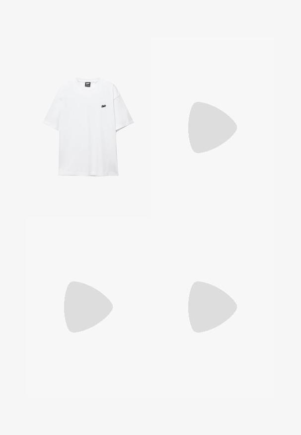 Vit bomulls t-shirt med korta ärmar, rund hals och en liten svart logotyp på bröstet. Slät textur och avslappnad passform.; Kortärmad skjorta i ljusblått med vitt vågmönster. Har en krage, knappstängning och en liten broderad logotyp på bröstet.; Beige shorts i denim med ett texturerat abstrakt grått mönster, med två framfickor och en klassisk knappstängning.; Mörkgrön Nike löparskor med svarta detaljer, mesh-överdel, snörning och hela längden Nike Air-sula på en vit bakgrund.
