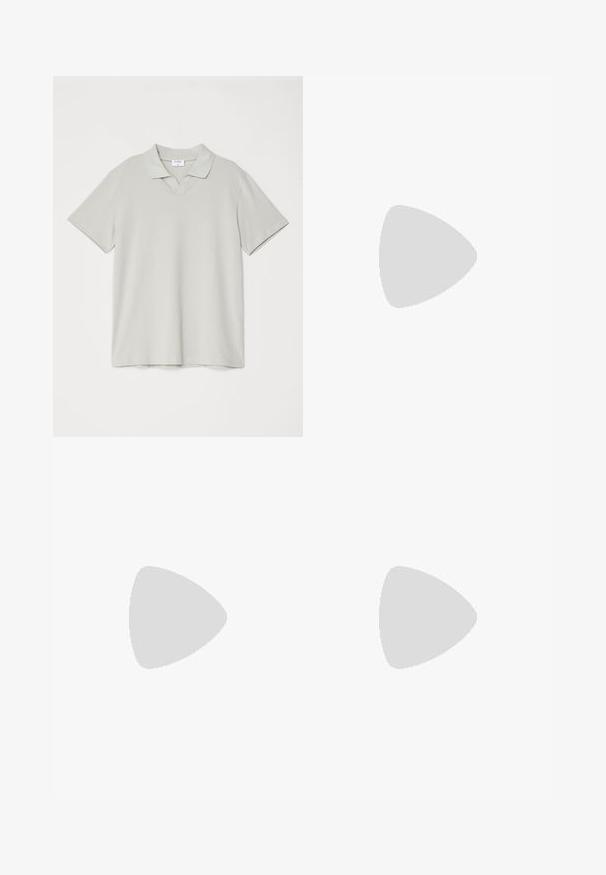 Filippa K Bluză polo - green grey; Jeans din denim de culoare albastru închis, cu o croială slim, prezentând stropi de vopsea, cusături vizibile și un design standard cu cinci buzunare. Croială dreaptă a piciorului.; Tenisii albi din piele cu o suprafață netedă, vârf rotund și un design minimalist. Prezintă accente bej pe toc și o talpă din cauciuc.; Ochelari de soare negri rotunzi cu lentile întunecate și brațe metalice subțiri. Include vârfuri transparente pentru brate și accente argintii la balama. Design minimalist.