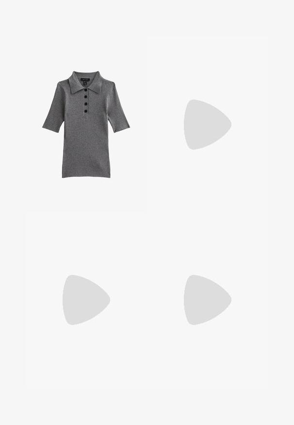 Polo shirt a coste grigia con colletto, maniche corte e chiusura a bottoni con quattro bottoni scuri.; Jeans in denim blu chiaro con design a gamba dritta, vita alta, cinque tasche e cuciture a contrasto. Nessun abbellimento o motivo presente.; Scarpa slingback in pelle nera con punta affilata, punta in tono argentato, tacco basso a blocco e design aperto sul retro. Texture liscia e dettagli minimi.; Occhiali da sole neri e angolari con lenti grigie; realizzati in plastica, con aste spesse dalla superficie liscia e senza hardware visibile.; Borsa in suede blu navy con una forma curvata, tracolla in pelle nera, cuciture a contrasto e chiusura con zip nella parte superiore.