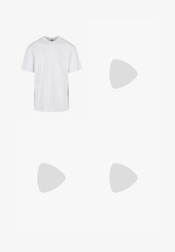 T-shirt bianca in cotone con scollatura rotonda e maniche corte. Il design è semplice, senza motivi o accenti.; Pantaloni cargo in velluto a coste verde oliva con trama a coste verticali, dotati di due tasche laterali e una cintura elastica per il comfort.; Sneaker atletici neri con texture lucida e in rete, dotati di una suola spessa e lacci, abbinati a pantaloni cargo larghi verde oliva.; Borsa da viaggio in pelle marrone con due tasche frontali, tracolla regolabile, hardware dorato e manici superiori robusti. Texture liscia.