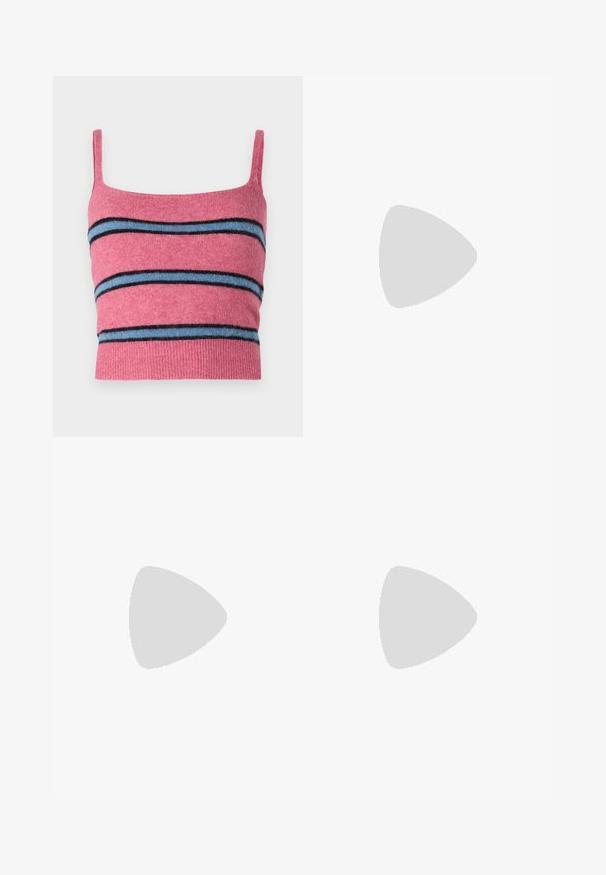 Samsøe Samsøe NOURA  - Top - rose wine; Pantaloni pantaloni neri a pieghe con vita aderente e chiusura con bottone. Tessuto liscio con design sartoriale. Abbinati a tacchi alti neri con cinturini.; Stivaletti neri in pelle con punta quadrata, tacco spesso e texture liscia, abbinati a jeans scuri grigi risvoltati.; Occhiali da sole rettangolari neri con lenti verdi opache, caratterizzati da una finitura lucida e una finitura in oro con logo laterale.