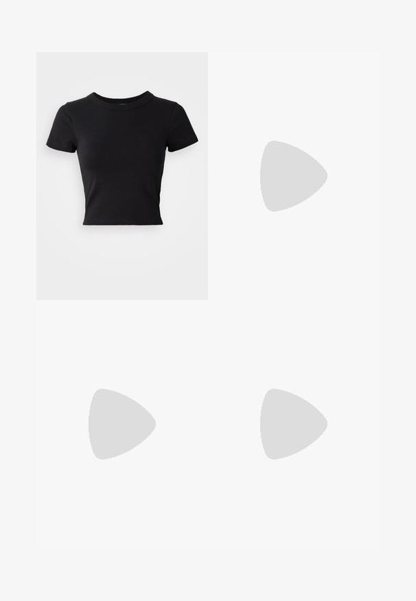 Schwarzes, cropped T-Shirt aus festem Baumwollstoff, mit kurzen Ärmeln und rundem Halsauschnitt, das ein glattes und einfaches Design aufweist.; Schwarze weite Hosen mit einem glatten, cremefarbenen elastischen Bund und Kordelzug, ausgestattet mit zwei Fronttaschen und einem sauberen Finish.; Schwarze Leder-Ballerinas mit spitzer Zehenform, ausgestattet mit einem Schnallenriemen und gerafftem Detail auf dem Blatt. Flaacher Absatz, glatte Textur.; Schwarze ovale Sonnenbrillen mit dunklen Gläsern. Das Gestell besteht aus sleek, leicht glänzendem Kunststoff mit schrägen Enden und subtiler Markenkennzeichnung an den Bügeln.; Hellbraune Wildleder-Umhängetasche mit großem Öffnungsbereich und langen Fransenakzenten an beiden Seiten, verfügt über eine glatte Textur und einen einzelnen Tragegriff.