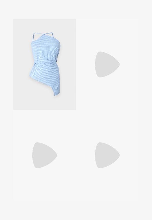 Blau-weiß gestreiftes Oberteil mit asymmetrischem Schnitt, dünnen Trägern und einem Kordelzugbund für eine verstellbare Passform. Leichter Stoff mit glatter Textur.; Moves PYNNA - Shorts - tangerine; Beige Clogs mit einer abgerundeten Zehenpartie, verstellbarem Schnallenakzent und Korkfußbett. Strukturierte Oberfläche mit einer schwarzen Gummisohle für besseren Halt.; CHLOÉ Sonnenbrille - havana