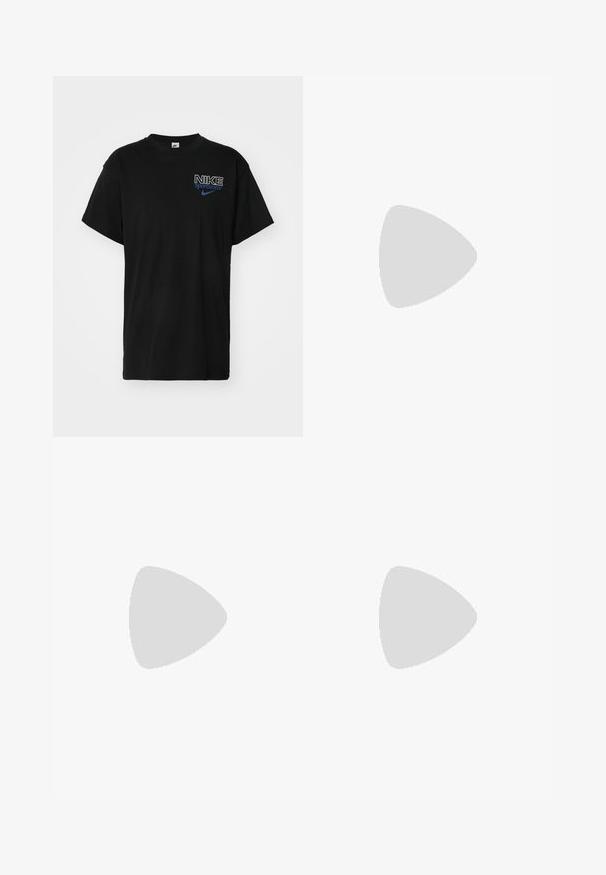 Nike Sportswear GRAPHIC TEE - Triko s potiskem - black; Námořnické modré síťované šortky s elastickým pasem a stahovací šňůrkou. Mají boční panely a malé bílé logo v pravém dolním rohu.; Černé nízké tenisky s bílými tkaničkami a švy, spárované s volnými béžovými cargo kalhotami, stojící na modrém koberci.; Černá nylonová ledvinka s uzávěrem na zip, s velkým bílým logem Nike. Hladký povrch a ergonomický design pro pohodlné nošení.