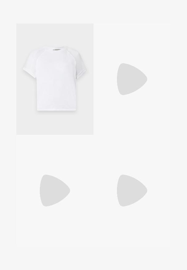 Balta medvilninė marškinėliai su apvaliu kaklu, trumpomis raglaninėmis rankovėmis ir laisvu siluetu. Lygus audinys be matomų raštų ar akcentų.; Tamsaus džinsinio audinio cargo kelnės su plačiomis kojomis, turinčios dvi šonines kišenes, užsegimą ant mygtuko ir patvarų audinio paviršių.; Juodas odinis pavasario batelių modelis su smailiu nosiu, turintis siaurą kulniuką ir auksinės spalvos akcentu reguliuojamoje juostoje. Lygi tekstūra.; Juoda odinė rankinė su struktūrizuotu dizainu, turi trumpą formą, viršutinę rankeną ir auksinius akcentus. Pridėtas reguliuojamas peties diržas.