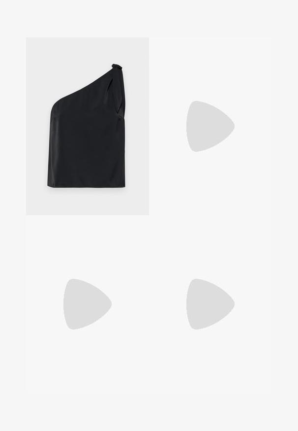 Top nero a spalla unica realizzato in tessuto liscio, con un dettaglio annodato sulla spalla e una vestibilità rilassata. Design minimalista con linee pulite.; Pantaloni neri a gamba larga in cotone, con vita elasticizzata e cordoncino, due tasche laterali e una texture liscia e opaca.; Scarpe con tacco a blocco in finta pelle beige, con punta appuntita, cinturino alla caviglia e dettagli in sottile texture coccodrillo. Fodera interna nera.; Borsa a tracolla nera in pelle con una forma curva, manico rimovibile e accessori dorati. La borsa presenta una patta con un dettaglio a fibbia.