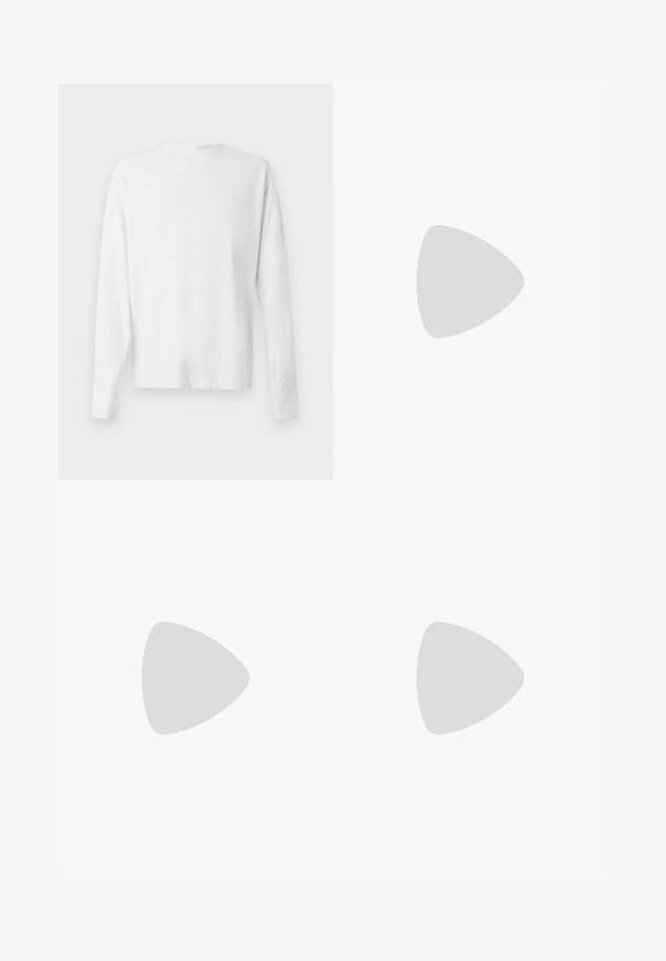 Camisa de algodón blanca de manga larga con cuello redondo, aberturas laterales en la parte inferior y una textura suave, exhibida desde la parte de atrás.; Jeans de mezclilla azul claro con un diseño de pierna recta, cinco bolsillos, cierre de botón, ligeramente desgastados y detalles de costura en contraste.; Samsøe Samsøe SAKARL - Zapatos con cordones - dark cognac; Calvin Klein ELECTRIC - Pulsera - silver-coloured