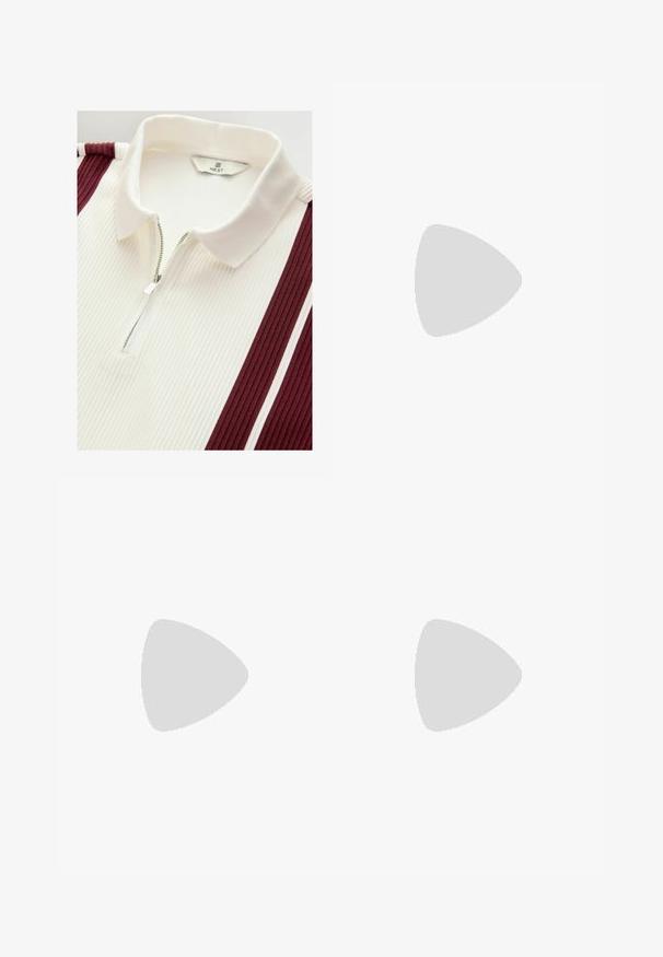 Next VERITCAL STRIPE - REGULAR FIT - Pikeepaita - burg white; Vaaleansiniset farkut, joissa on löysä malli, viisi taskua, vetoketjukiinnitys ja näkyvät saumat. Kangas on pehmeästä materiaalista.; Valkoinen nahkasneakeri, jossa on текстuroitu kuminen varvaskansi, kolme sivuviivaa ja pehmustettu kaulus. Litteät valkoiset nauhat ja minimaalinen muotoilu.; Aurinkolasit metallikehyksillä, joissa on soikeat vihreät linssit. Ohut hopeinen metallikehys ja mustat korvapehmusteet. Minimalistinen muotoilu, ei näkyviä logoja.