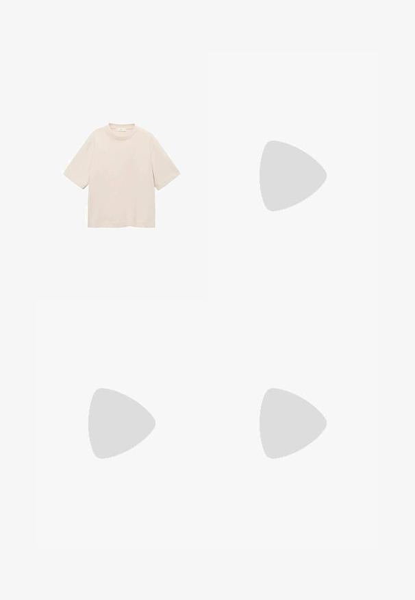 Maglietta a maniche corte, girocollo, in cotone beige chiaro. Design semplice con vestibilità rilassata e senza modelli o accenti visibili.; Gonna midi in denim nero con spacco frontale, taglio dritto, cinque tasche, chiusura con bottoni e passanti per cintura. Texture morbida e design classico.; Tacco slingback a punta affusolata in un materiale tan liscio e lucido. Presenta un design con ritaglio curvo e un sottile tacco a stiletto. Dettaglio con fibbia argentata.; Borsa a tracolla in suede marrone con due lunghe cinghie, chiusura con cordoncino e design minimalista. Texture liscia e senza elementi hardware visibili.