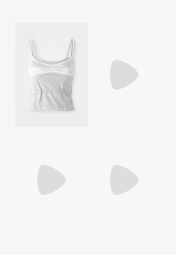 Camisole grigia e bianca con spalline regolabili, caratterizzata da una parte superiore in satin e una parte inferiore in cotone grigio testurizzato, tirata in vita.; Pantaloni bianchi a zampa d'elefante in cotone, con zip frontale, dettagli in bottone dorato sui lati e una texture liscia.; Décolleté in pelle nera con punta rotonda, piccolo dettaglio a fiocco sul davanti e tacco quadrato. Struttura liscia con minima presenza di dettagli decorativi.; Mini borsa a tracolla nera in paillettes con una tracolla texturizzata annodata e catena argentata. Forma rotonda con parte superiore arricciata e dettagli riflettenti.