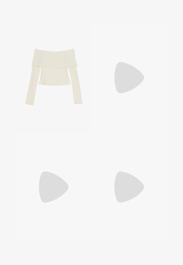 Off-shoulder ribbad topp i krämfärg, med en volangkant i halsen och långa ärmar med en figurnära silhuett. Allt är i en jämn textur.; Vita spetsbrallor med en texturerad mönster, som har resår i midjan och en något genomskinlig finish. Skräddarsydda för en smal passform.; Beiga patenterade läderkilklackar med spetsig tå och en smal, fyrkantig klack. Slät yta och minimalistisk design utan utsmyckningar.; Beige handväska tillverkad av mjukt material, med en avslappnad design, sydda detaljer och två axelremmar. Lämplig för dagligt bruk.