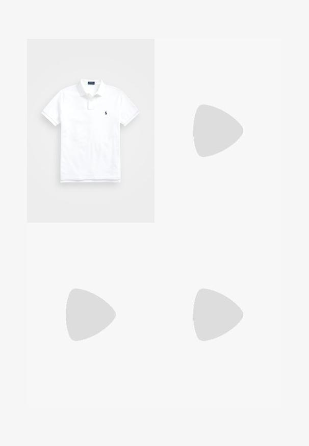 Witte polo shirt van katoen, met een klassieke kraag, korte mouwen en een klein marineblauw logo op de linkerbovenkant. Placket met twee knopen.; Beige maatwerk broeken met een rechte pasvorm, uitgerust met een knoopsluiting, riemlussen en twee voorkruiszakken. Katoenen stof met een zachte textuur.; Witte leren sneaker met een gematteerde afwerking, met een rubberen zool, vetersluiting en subtiele streepaccenten aan de zijkanten.; Metalen zonnebril met ovale groene lenzen. Dunne zilveren metalen rand en zwarte oorstoppers. Minimalistisch ontwerp, zonder zichtbare logo's.