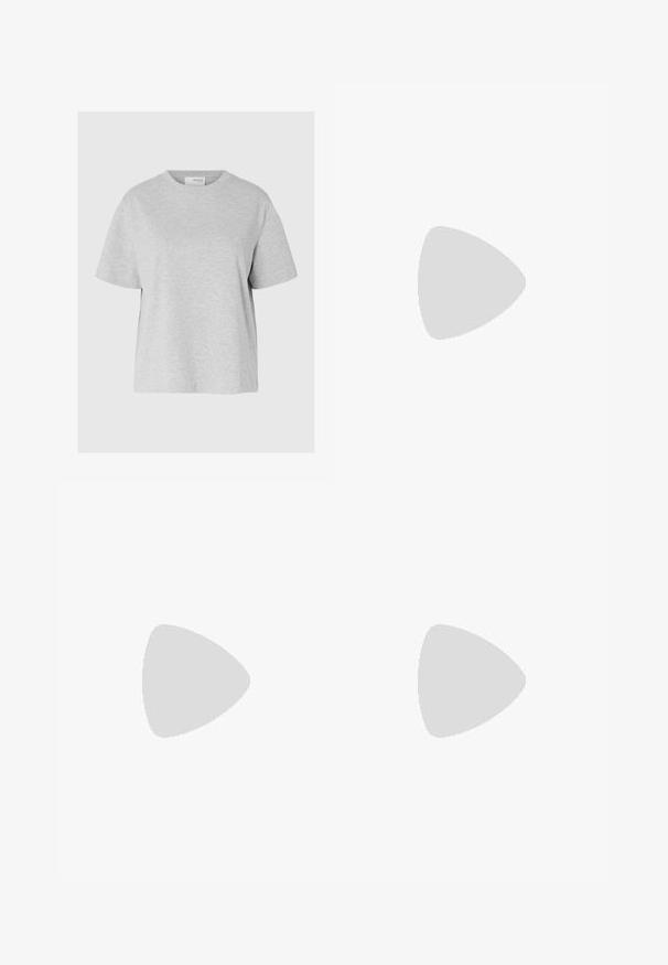 Grå bomulds t-shirt med korte ærmer, rund halsudskæring, afslappet pasform og glat tekstur. Ingen mønstre eller accenter synlige.; Lys grå midi-nederdel lavet af struktureret stof med lodrette plisseringer, der har en tætsiddende talje og en svagt udstående A-linjeform.; Leopardmønster slippers lavet af blødt pelsmateriale, med rund tå, sløjfedetalje foran og en blød tekstureret finish.; Taskemønstret taske med en sorte læderrem og frynse. Teksturmateriale der ligner pels. Bølget form med guldfarvede detaljer.; Sølvfarvede hoops ørestikker med en række klare sten og en rund krystalvedhæng hængende fra hver. Poleret metal, slankt design.