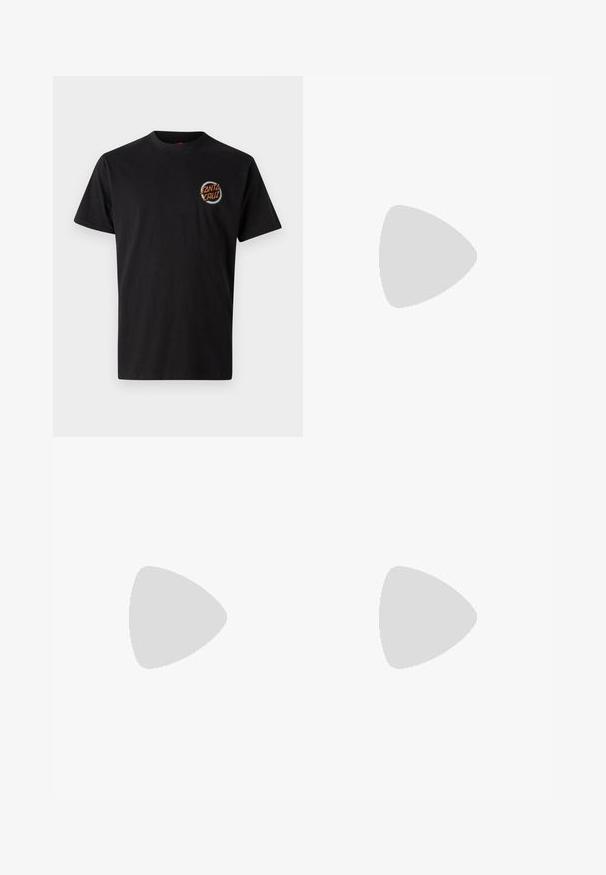Svart bomulls t-skjorte med korte ermer, med et sirkulært oransje "Santa Cruz"-logo på venstre brystområde. Enkel crew neck design.; Grønne og hvite stripete badeshorts med elastisk liv, justerbar snor, og liten logodetalj nederst til venstre.; Mørkebrun joggesko med en teksturert skinnoverdel, perforerte detaljer og en lett kremfarget såle. Har snøring og subtil merking.; Solski briller med en sølvfarget metallramme, rektangulære blå linser og tynne stenger. Har blå detaljer på tempelspissene.