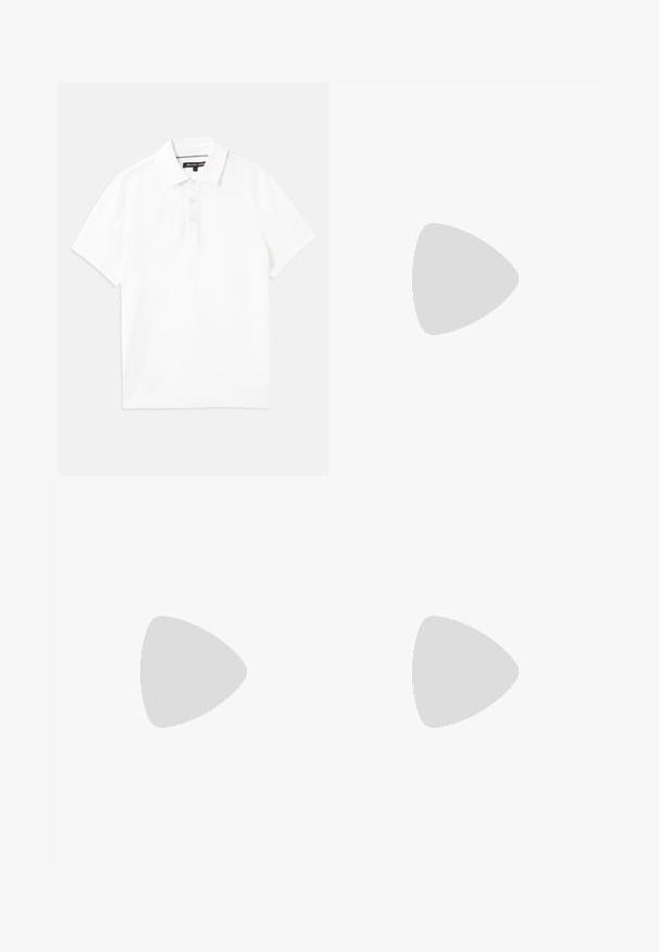 Polo blanco hecho de una mezcla de algodón transpirable, con cuello, mangas cortas y tapeta de tres botones. Textura suave, sin patrones.; GmbH QALBI - Shorts - black; Zapatilla blanca de cuero con un acabado texturizado, punta redonda, suela de goma beige y seis ojales para cordones grises, con un discreto logotipo en el lateral.; Bolso bandolera de patrón negro y gris con un diseño geométrico, cierre con cremallera y un detalle de hardware en tono plateado. Incluye una correa ajustable.