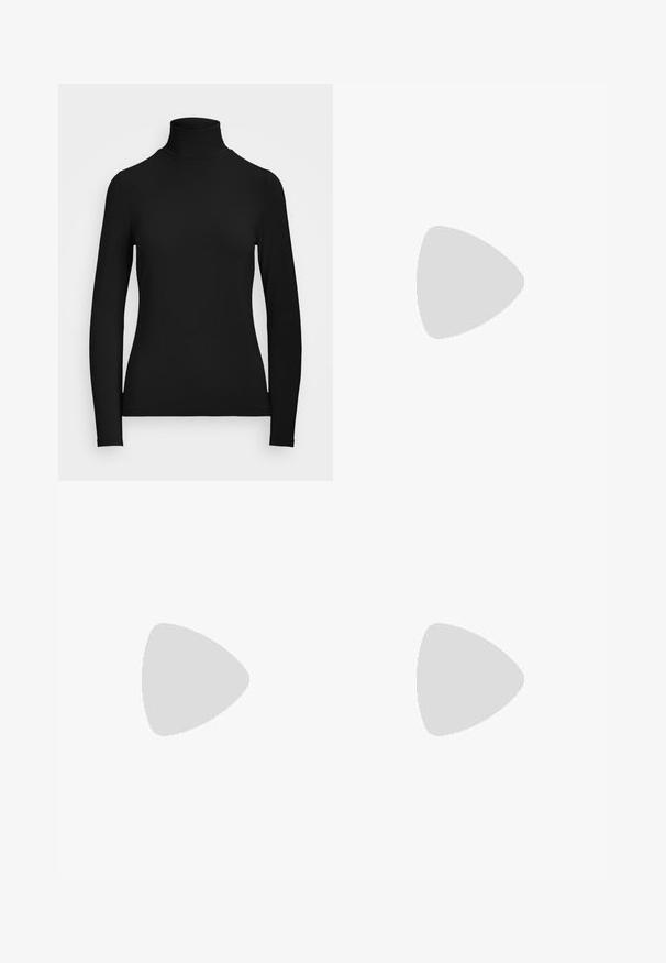 Maglione nero a maniche lunghe con collo alto realizzato in tessuto morbido. Presenta un collo alto e una silhouette aderente, senza motivi o dettagli visibili.; Pantaloni neri svasati realizzati in tessuto elasticizzato, caratterizzati da una vita alta, due tasche frontali e dettagli in metallo argentato in vita.; Décolleté beige con punta affusolata, in pelle liscia e con tacco sottile. Design semplice senza motivi o accenti visibili.; Borsa a mano in pelle nera con una consistenza morbida, forma trapezoidale, manico curvo e hardware dorato con dettaglio a lucchetto.