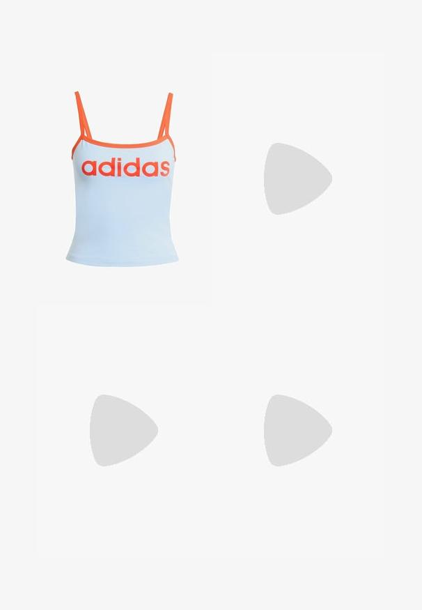 Világoskék ujjatlan felső narancs díszítéssel, amelyen egy feltűnő piros "adidas" logó látható a mellkasnál. Puha, rugalmas anyagból készült. Vékony pántokkal.; Kék kockás szoknya, smockolt derékrésszel, rétegelt, könnyű anyagból, fodros pliszék formájában, amely lazább szabást és texturált megjelenést biztosít.; Fekete-fehér tornacipők velúr és bőr felsőrésszel, három fehér csíkkal, perforált orral és gumi talppal.; Fekete anyagú, keresztpántos táska cipzáras záródással, fehér Adidas logóval és csíkos állítható pánttal a könnyű hordozás érdekében.