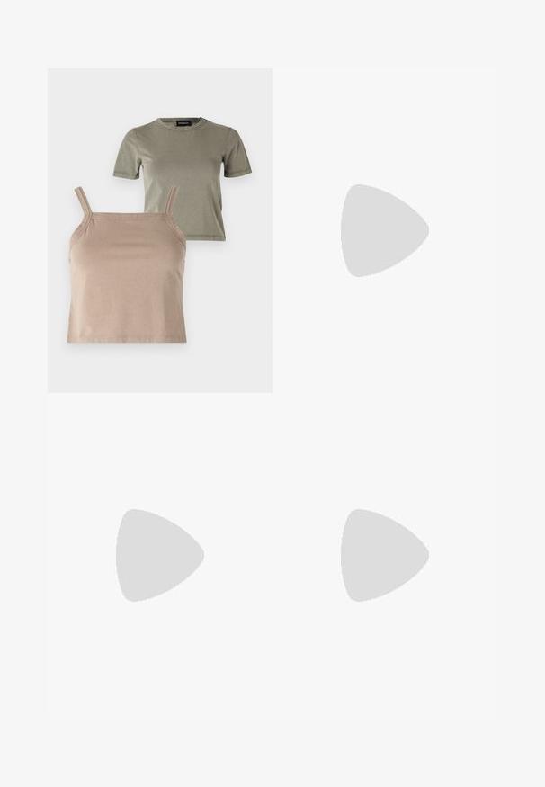 Két felső: egy rövid ujjas, olívazöld póló és egy bézs, cropped pántos top, mindkettő puha pamutkeverék anyagból készült.; Sötétkék, denim anyagból készült, bővülő szárú farmernadrág, öt zsebes kialakítással és cipzáras záródással. Az anyagnak enyhe textúrája van és klasszikus megjelenésű.; Krémszínű, blokk sarkú szandálok, pántos kialakítással és állítható bokapánttal, sima szintetikus anyagból, matt felülettel.; Fekete bőr kézi táska sima textúrával. Állítható pánttal rendelkezik, és letisztult, minimalista dizájnja van cipzáros záródással.