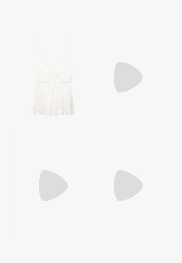 Vit ärmlös topp i lättviktsmaterial. Har en volangnedkant och rynkade detaljer vid bysten med justerbara axelband.; Satinblommig kjol med en krämfärgad bakgrund, rosa och gula blommor samt gröna blad, designad i en flödande, rak silhuett.; Gul flip-flop med en texturerad sula, genomskinliga remmar med pärl- och stjärndetaljer, samt en slät, minimalistisk design.; Silverfärgade hoopsörhängen i två storlekar; texturerad design med en vågig yta. Små hoops ovanför större, båda med ett gångjärnsfäste.