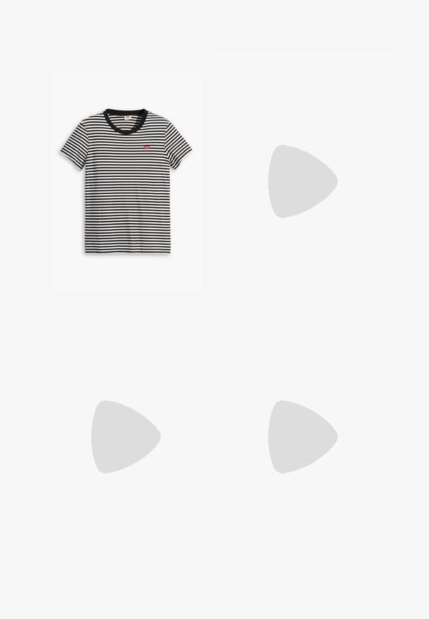 Gestreiftes T-Shirt in Schwarz und Weiß aus Baumwolle. Hat einen runden Halsausschnitt und ein kleines rotes Levi's-Logo auf der Brust. Kurze Ärmel.; Dunkelblaue Skinny-Jeans mit mittelhohem Bund, mit einem verblassten Muster, fünf Taschen sowie metallischem Knopf- und Reißverschluss.; Braune Lackleder-Slingback-Schuhe mit spitzer Zehe und moderatem Absatz. Mit einem Schnallenriemen für einen sicheren Sitz. Glatte Textur.; Braune Leder-Crossbody-Tasche mit geschwungener Form, goldfarbenen Beschlägen und einer Schnallenakzentuierung. Verfügt über einen abnehmbaren Schultergurt.