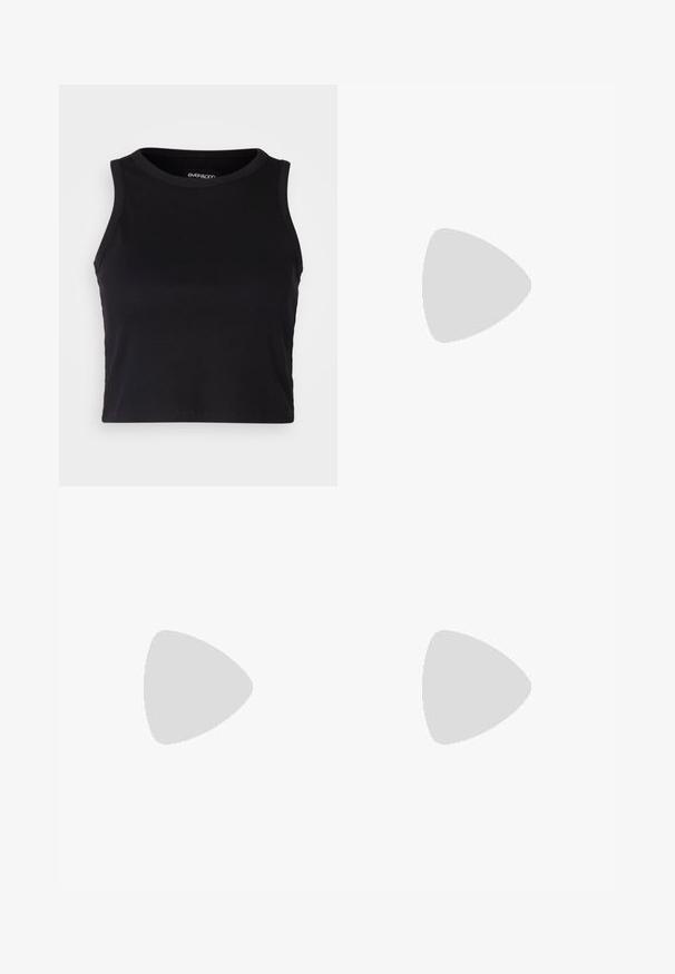 Juodas kanalų rašto trumpas topas su apvaliu iškirpimu ir be rankovių dizainu. Pagaminta iš minkštos, elastingos medžiagos, kurios kraštai tvarkingai apdirbti.; Juodos džinsinės šortai su aukštu liemeniu, penkiais kišenėmis ir priekiniais mygtukais. Išsiskiria švariu, nepuoštu dizainu.; Juodi aukšti sportbačiai su baltais raišteliais, baltu logotipu ir kontrastinga balta siuvinėta. Turi storą baltą padas ir tekstūruotą zomšos viršutinę dalį.; Metaliniai akiniai su ovaliais žaliais lęšiais. Plonas sidabro spalvos metalinis rėmas ir juodi ausų laikikliai. Minimalistinis dizainas, be matomų logotipų.