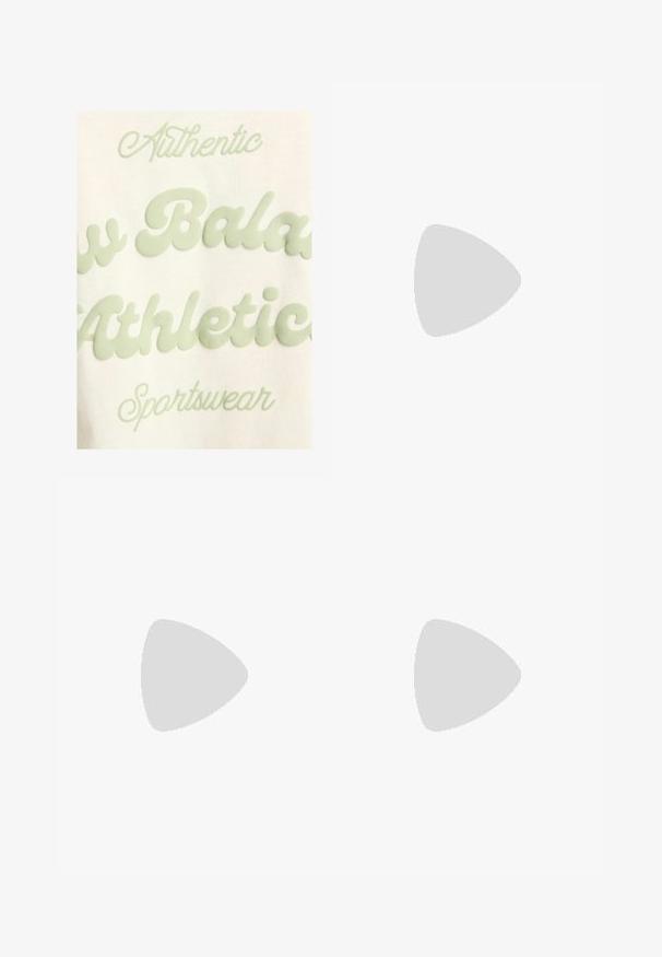 Tissu couleur crème avec un texte en relief vert pâle indiquant "Authentique", "Balanco", "Athlétique" et "Vêtements de sport".; T-shirt blanc court avec logo, associé à un short de sport rose clair avec une taille élastique. Des chaussettes blanches et des baskets beiges complètent la tenue.; Baskets de course beige clair en matériaux en maille et en daim, dotées d'une semelle amortissante, de lacets et d'une touche de gris au talon.; Lunettes de soleil brunes et rondes avec une monture écaille de tortue et claire jaune pâle, des branches angulaires et des détails texturés sur les branches.