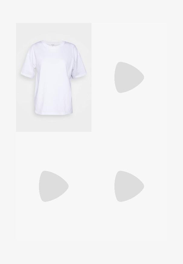 Filippa K - T-shirt basic; WEEKEND MaxMara OPEROSO beżowy; Filippa K REY FLAT - Baleriny; Czarna skórzana torebka w kształcie wiadra o teksturowanym wykończeniu, z złotymi akcentami metalowymi i otwartą górą. Posiada krótką rączkę oraz regulowany pasek na ramię.