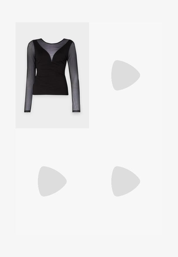 ONLY ONLBECKI BODYTOP - Tops ar garām piedurknēm - black; Gai zila denima bikses ar taisnām kājām, piecām kabatām un standarta jostu. Iespējama neliela izbalēšana un kontrastējoša vīlēšana.; Baltās ādas kedas ar perforētu purngalu, teksturētu zoli un baltām auklām, apvienotas ar platām sarkanām biksēm un zilu un dzeltenu fona.; Saulesbrilles ar pelēko gradienta lēcu, zelta metāla rāmi un melnām plastmasas detaļām. Unikāli tauriņa formas lēcas ar plānām kājām.; Zelta auskari ar gludu, spīdīgu apdari. Apaļš dizains, kas ietver mazu tapu un caurspīdīgu pamatni drošai valkāšanai.