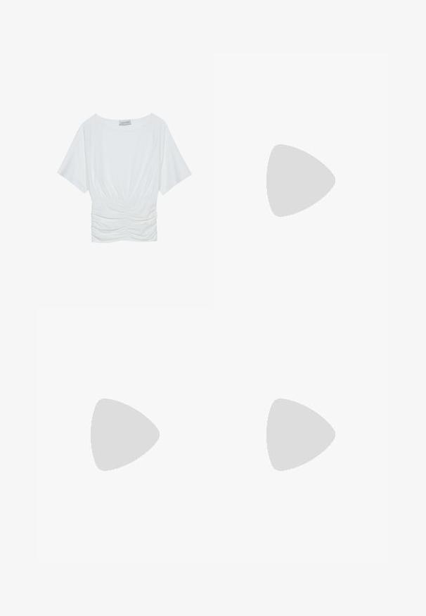 Weißes Kurzarmoberteil mit lockerer Passform, das ein gerafftes Design in der Taille und eine glatte Stofftextur aufweist. Marke: Anna Field.; Beige Baumwollshorts mit vertikalen Streifen, elastischem Bund und zwei Fronttaschen, die einen lockeren, entspannten Schnitt und eine glatte Textur bieten.; Weiße, geschnallte High-Heel-Sandalen mit flacher Zehenbasis, strukturiertem Vorderteil mit gerafften Akzenten und schlankem Knöchelriemen.; Goldfarbene Drawstring-Handtasche mit einem runden Griff, verziert mit glänzenden runden Pailletten und einem strukturierten Stoff. Abmessungen sind nicht angegeben.; Silberne Metallohrringe mit einem wellenförmigen, skulpturalen Design, das eine polierte Oberfläche und unregelmäßige Formen aufweist, die eine zeitgenössische Ästhetik betonen.