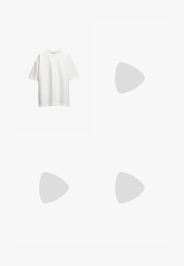 T-shirt bianco a maniche corte realizzato in tessuto liscio, con scollatura rotonda e vestibilità comoda, che sottolinea un design semplice e pulito.; AllSaints RIKU - Shorts di jeans - golden black; Infradito neri con suola in gomma testurizzata, due cinghie sottili e un sottile dettaglio del logo impresso sulla cinghia.; Occhiali da sole neri a forma quadrata con lenti verde scuro, caratterizzati da una montatura audace e dettagli in argento sui lati. Made in Italy.; Borsa a spalla in suede marrone con due manici morbidi, una tracolla verticale con un accento in argento e una parte superiore larga e aperta. Texture liscia, design minimalista.