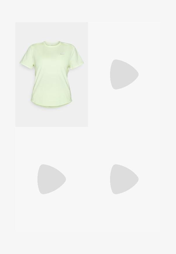 T-shirt de sport vert clair en tissu doux et respirant. Il présente un col rond, des manches courtes et un petit logo argenté sur la poitrine.; Shorts de sport orange avec une taille élastique, dotés d'un logo de lion blanc sur la jambe gauche et d'un swoosh blanc de Nike sur la droite.; Baskets de sport Nike blanches avec un swoosh noir. Dotées d'un design montante, d'un dessus texturé et d'une semelle en caoutchouc durable.; Gants noirs en tissu extensible doux avec un ajustement confortable. Comprend un poignet épais et une petite étiquette de logo dans la zone du poignet.