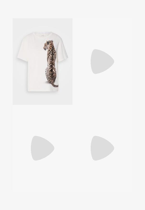 Weißes T-Shirt mit kurzen Ärmeln, das ein detailliertes Leopardenmotiv an der Seite zeigt, mit Flecken und Texturen, aus weichem Baumwollmaterial gefertigt.; Weite Hosen mit einem Farbverlauf von Gelb nach Pink, verziert mit floralen Mustern an den Seiten in Orange- und Violetttönen. Glattes Material.; Silberne, metallische Sneaker mit weißem "C"-Logo, weißen Schnürsenkeln und brauner Gummisohle, seitlich auf einem schlichten, hellen Hintergrund dargestellt.; Weiße Lederhandtasche mit abgerundeter Form, ausgestattet mit einem geprägten "CK"-Logo auf der Vorderseite und einem Einzel-Schultergurt. Reißverschluss oben.