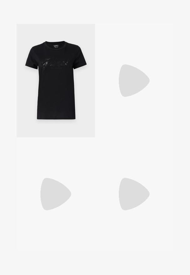Svart t-shirt med korta ärmar, med en glänsande "Guess"-logotyp i skrivstil och "Los Angeles" under, tillverkad av mjukt bomullsmaterial.; Bruna mönstrade byxor med resårmidja, som har en geometrisk design, utsvängda ben och sidostripes i en ljusare nyans.; Vita lädersneakers med en tjock vit sula, svartsuede hälaccent och präglad logotyp på sidan. Snörningsdesign med sex öglor.; Svart överdimensionerade solglasögon med geometrisk form, med mörka linser och en kontrasterande grå detalj på ramen. Logotyp på bygeln.