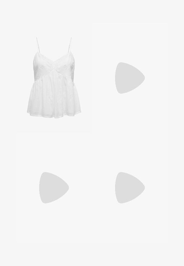 Bjela pamučna spavaćica s podesivim trakama, koja ima uzorak cvjetne vezenine preko tijela i rašireni rub.; Crne kratke hlače od teksturiranog materijala s elastičnom elastikom i vezicom, sa delikatnom čipkastom oblogom na rubu.; Smeđi drvenjaci s glatkom, mat površinom. Imaju istaknut brončani kopču s jedne strane. Korkana unutrašnjost i gumeni potplat za udobnost.; Tkanina s leopard uzorkom u bež boji s crnim točkama, glatke teksture, pravokutnog oblika i presavijena s dovršenim rubovima.; Zlatna torba na šnalu sa šljokicama i kružnom drškom, koja sadrži sjajne okrugle šljokice i teksturiranu tkaninu. Dimenzije nisu navedene.