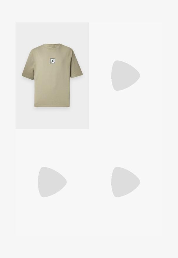 T-shirt in cotone khaki con maniche corte, caratterizzato da un piccolo logo Jordan nero su uno sfondo bianco sulla parte anteriore. Design semplice e vestibilità rilassata.; Pantaloni corti neri realizzati in tessuto testurizzato. Presentano una vita elastica con coulisse e tasche laterali. Design semplice e dritto.; Sneaker Nike Air Max 90 bianco con tomaia in mesh e pelle, punta forata e un'unità air visibile nel tallone.; Orologio da polso in acciaio inossidabile argento con quadrante blu navy, indici metallici e finestra della data alle 3. Resistente all'acqua fino a 50 metri.