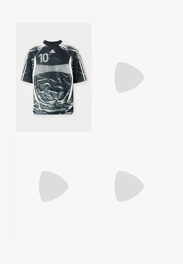Svart Adidas sports jersey med hvit nummer 10, hvite striper på ermene, og hvit paneldesign foran og på sidene.; adidas Performance SHORT - Sports shorts - black; Lilla idrettssko med mesh-overdel, tre hvite striper, polstret krage, svarte og røde detaljer, teksturert såle og gummisåle.; Svart stoff crossbody veske med glidelås, med en hvit Adidas-logo og enstripet justerbar stropp for enkel bæring.