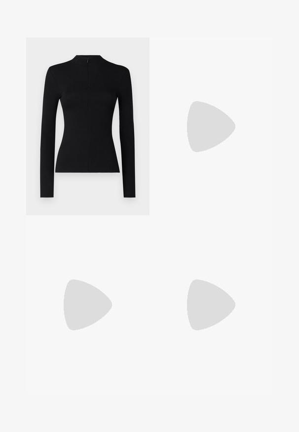 Sort ribbet top med lange ærmer, høj hals og en lynlåsdetalje bagpå, der har en tætsiddende silhuet og blød tekstur.; Sorte denim bukser med brede ben, som har en mellem høj talje, to frontlommer og kontrastsyning på en glat stofoverflade.; Sort læder atletiksko med tre sølvstriber, en struktureret tå og en gummisål. Har en polstret krave og snørebåndsdesign.; Sorte, kantede solbriller med grå linser; lavet af plast, med tykke stænger med en glat overflade og ingen synlig hardware.; Sølvøreringe med et minimalistisk design. Cirkulær form, glat tekstur og tynd profil. Letvægtige med en poleret overflade.